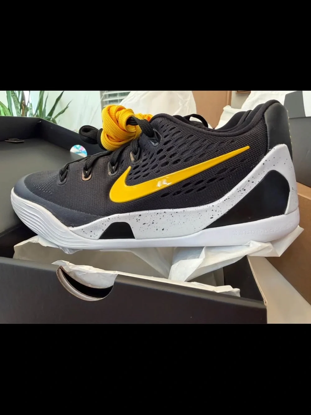 Nike Kobe IX Low EM (GS) “Lakers Away” Youth Black/Yellow Basketball Shoes